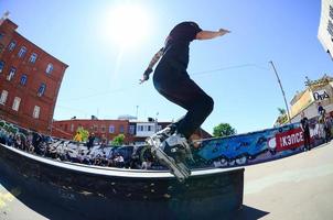 kharkiv, ucrânia - 27 de maio de 2018 patinação durante o festival anual de culturas de rua foto