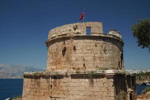 torre hidirlik na cidade velha de antalya, turkiye foto