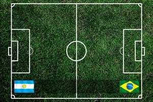 competição da copa de futebol entre a nacional argentina e a nacional do brasil. foto
