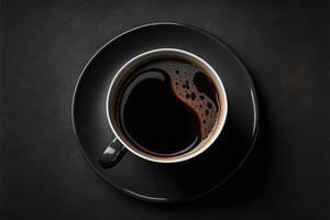 o café perfeito em uma caneca de café preto contra um fundo de carvão foto