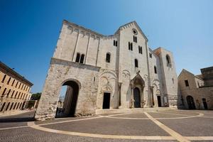 basílica de são nicolau em bari, igreja católica, puglia, sul da itália. foto