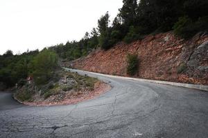 girar a estrada da montanha de nocera umbra, cidade e comuna na província de perugia, itália. foto