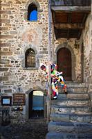 a máscara de Arlecchino. sua casa de oneta. valle brembana. bergamo. Itália foto