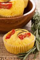 muffins salgados com farinha de milho foto