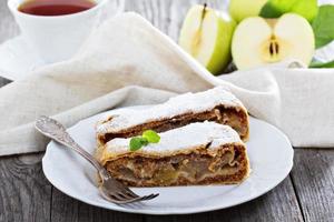 strudel de maçã tradicional foto