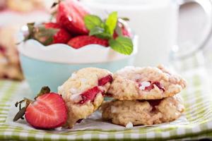 biscoitos de shortcake com morangos foto