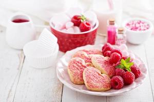 biscoitos em forma de coração para dia dos namorados foto