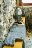 golubac, sérvia, 2021 - tradicional equipamento militar medieval sérvio em exibição nemanjici - nascido do reino por petar djinovic. Nemanjic foi a dinastia mais importante da Sérvia na Idade Média foto