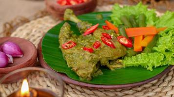 comida de pato com pimentão verde completo com especiarias foto