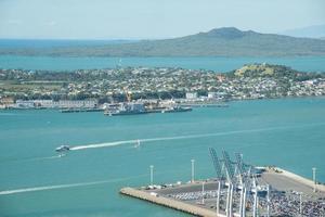 vista da ilha rangitoto o maior vulcão escudo em auckland, ilha norte da nova zelândia. foto