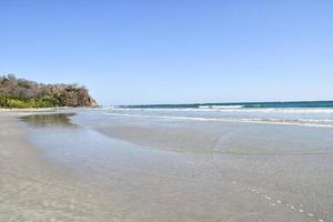 praia abandonada foto