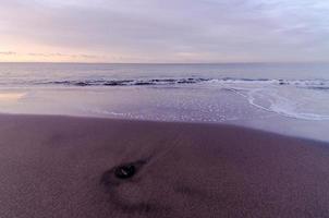 praia abandonada foto