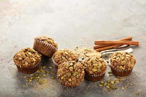 Muffins de abóbora saudáveis com sementes foto