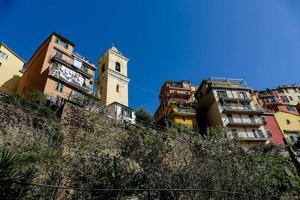 pequena cidade na área de cinque terre na ligúria, itália foto