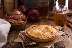 torta de maçã com açúcar mascavo e canela foto