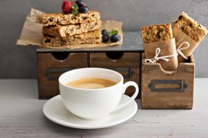 almoço para ir para barras de granola no escritório ou na escola foto