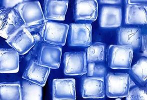 cubo de gelo. pilha de cubos de gelo. fundo fresco fresco do cubo de gelo. foto