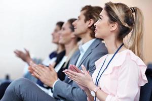 pessoas de negócios tendo uma conferência foto