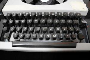máquina de escrever vintage de viagem foto