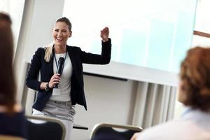 pessoas de negócios tendo uma conferência foto