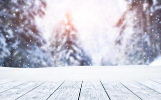 inverno natal fundo cênico com mesa de madeira e espaço de cópia. foto