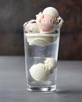 sorvete em vidro foto