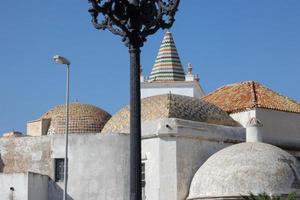 ruas estreitas da cidade velha de cádiz, sul da espanha foto