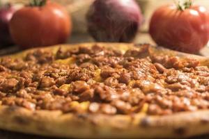 torta de carne macedônia assada no forno tradicional pastrmajlija. pizza macedônia. foto