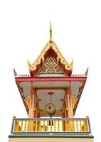 campanário do templo tailandês isolado no branco foto