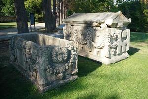 sarcófagos na cidade antiga de aphrodisias em aydin, turkiye foto