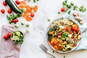 comida de salada asiática foto