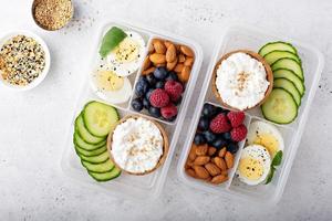 almoço ou lanche com alimentos ricos em proteínas foto