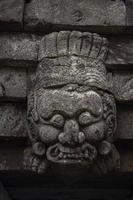 templo de sukuh ou candi sukuh, relevos no templo de sukuh.ancient erótico candi sukuh-hindu templo em java central, indonésia. o templo é um templo hindu javanês localizado no monte lawu foto