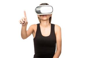 mulher bonita usando fone de ouvido de realidade virtual vr com interface foto