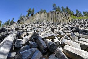 formações de basalto no monumento nacional postpile do diabo foto