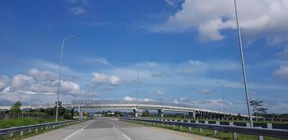 estrada com pedágio ou rodovia indonésia, novo projeto de infraestrutura do governo foto
