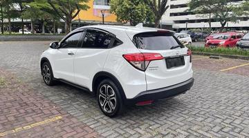 indonésia, surakarta, 25 de outubro de 2022, honda hr-v é um crossover suv subcompacto produzido pela honda do japão foto