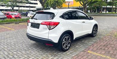 indonésia, surakarta, 25 de outubro de 2022, honda hr-v é um crossover suv subcompacto produzido pela honda do japão foto