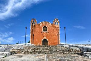 igreja católica de san mateo de santa elena, yucatan, méxico durante o dia. foto