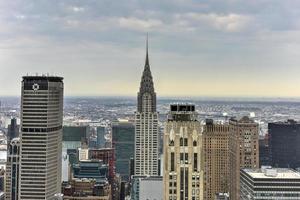 vista aérea olhando para o leste de midtown manhattan, cidade de nova york. foto