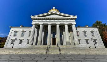 o edifício do capitólio do estado em montpelier vermont, eua foto