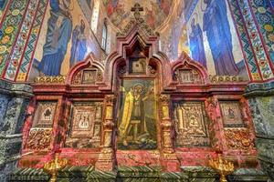 interior da igreja do salvador com sangue derramado em st. petersburg, rússia foto