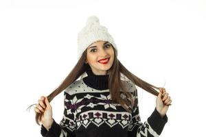 linda garota no suéter de inverno quente foto