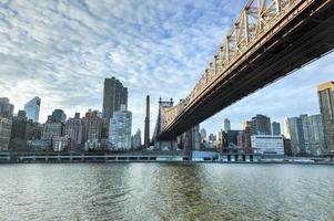 roosevelt island e queensboro bridge, manhattan, nova york foto