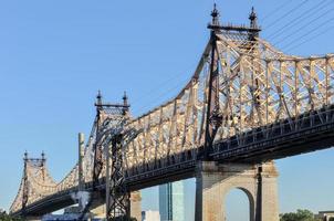 ponte de queensboro vista de manhattan até queens. foto