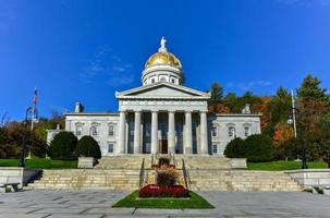 o edifício do capitólio do estado em montpelier vermont, eua foto