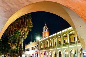 fachada da prefeitura de merida, yucatan, méxico. foto