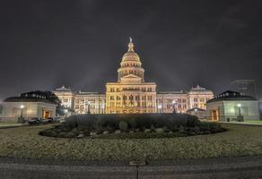 a extensão do edifício do capitólio do estado do texas, noite foto