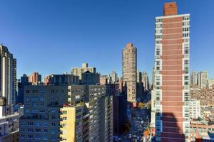 vista aérea de prédios de apartamentos no lado leste de manhattan, nova york.. foto