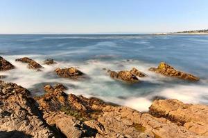 bela vista de pebble beach e da costa da califórnia ao longo de 17 milhas de carro. foto